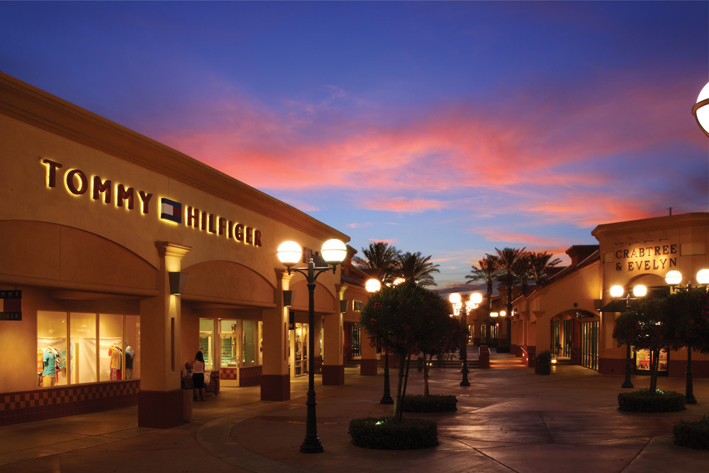 Desert Hills Premium Outlets